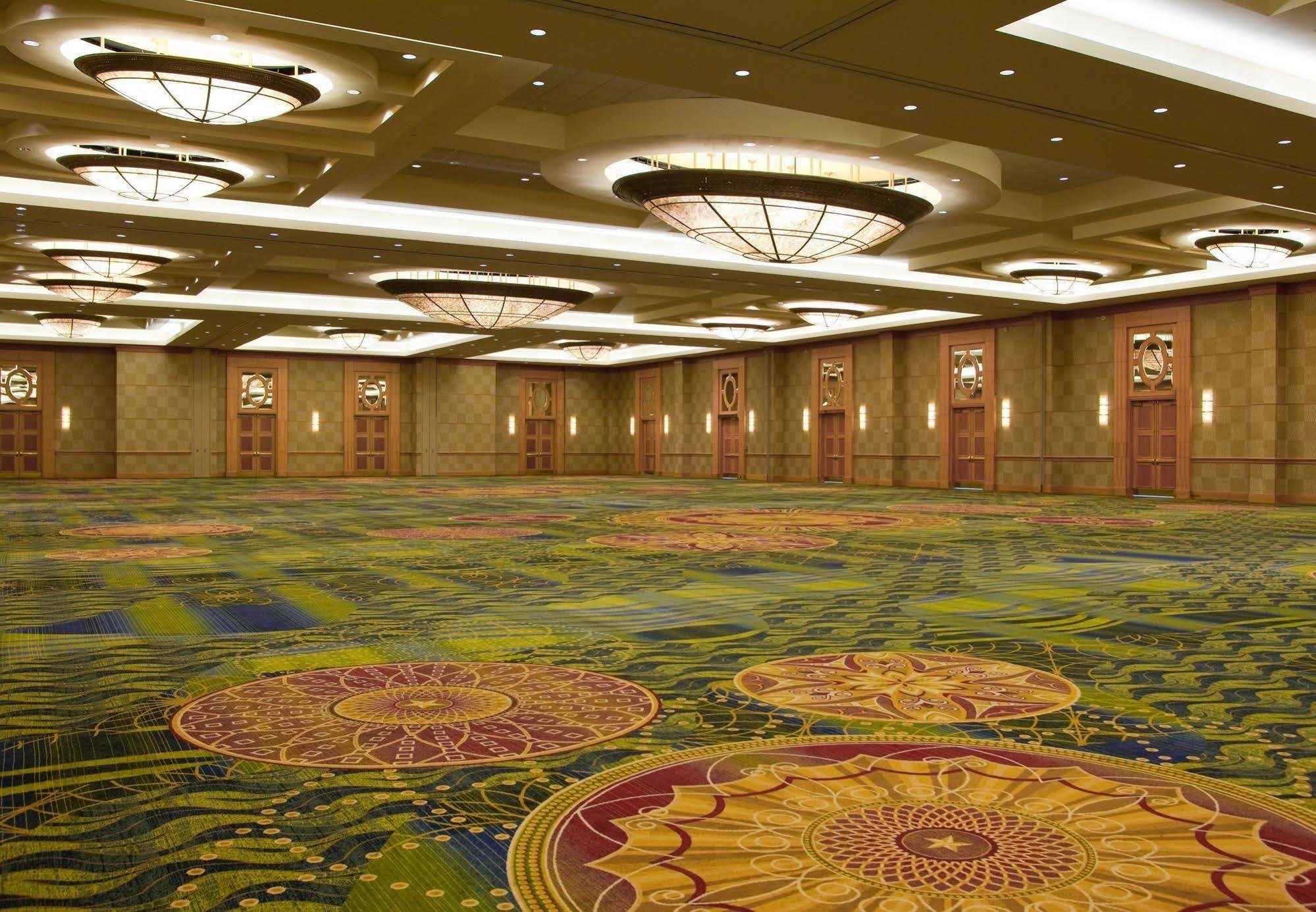 North Marriott & Conference Center 3*